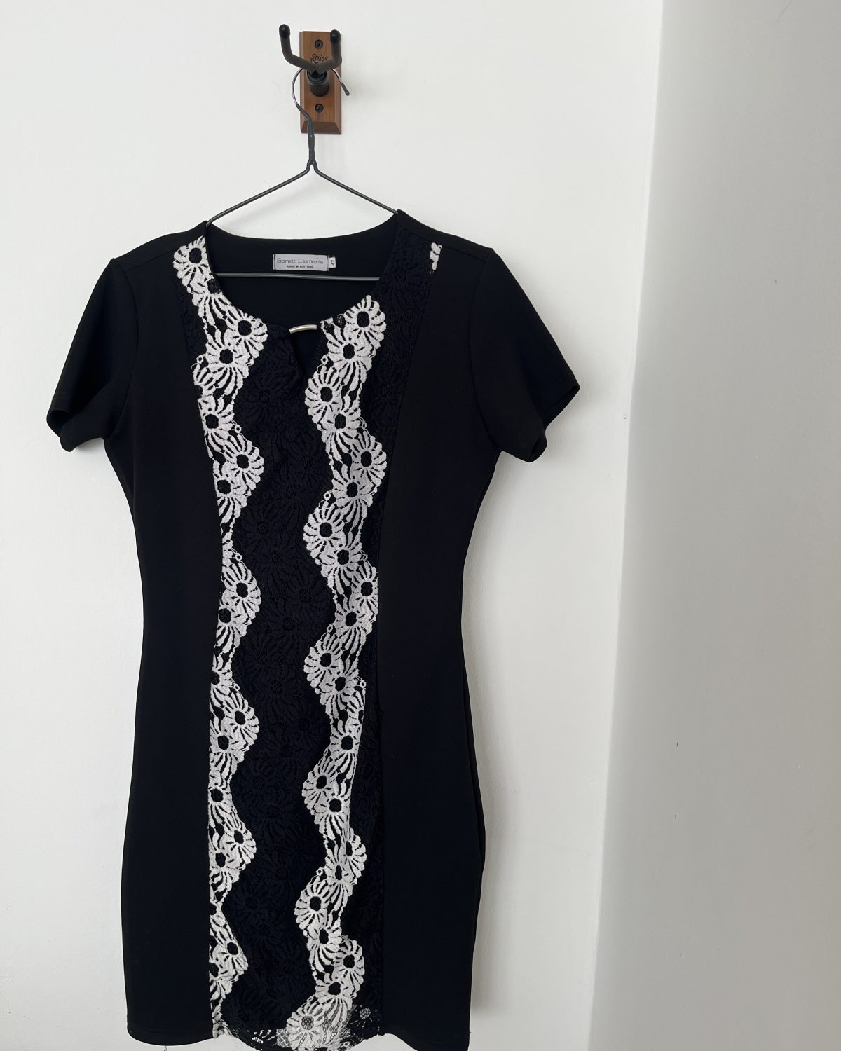 Vestido negro con blanco