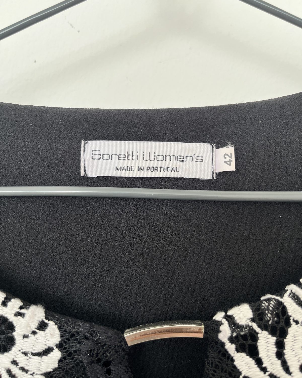 Vestido negro con blanco