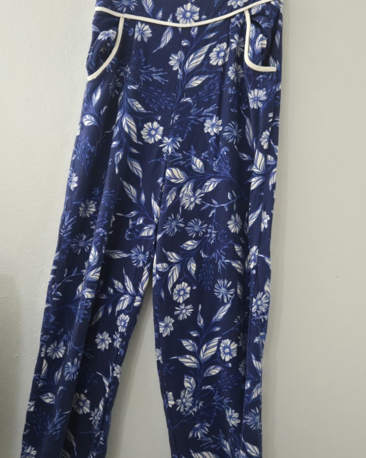 Pantalón floreado de vestir