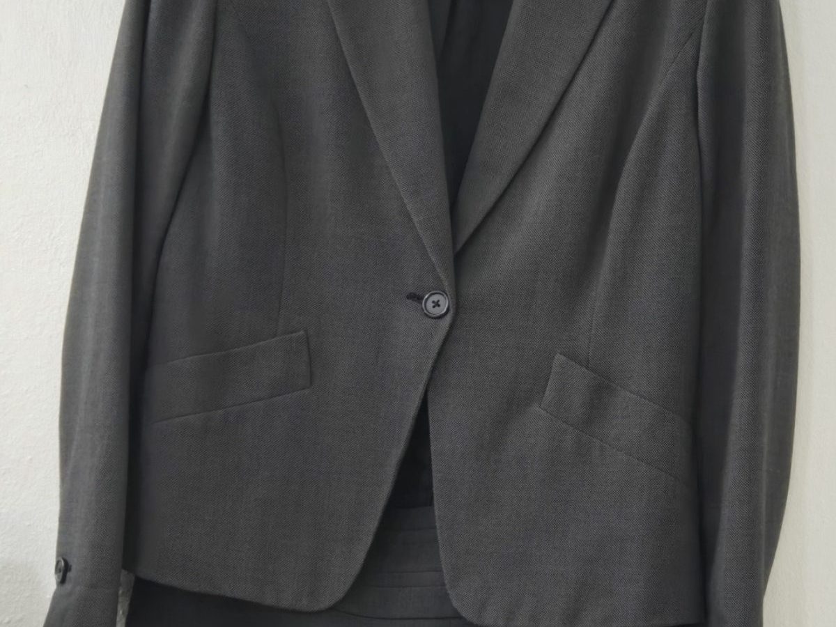 Conjunto de chaqueta y falda