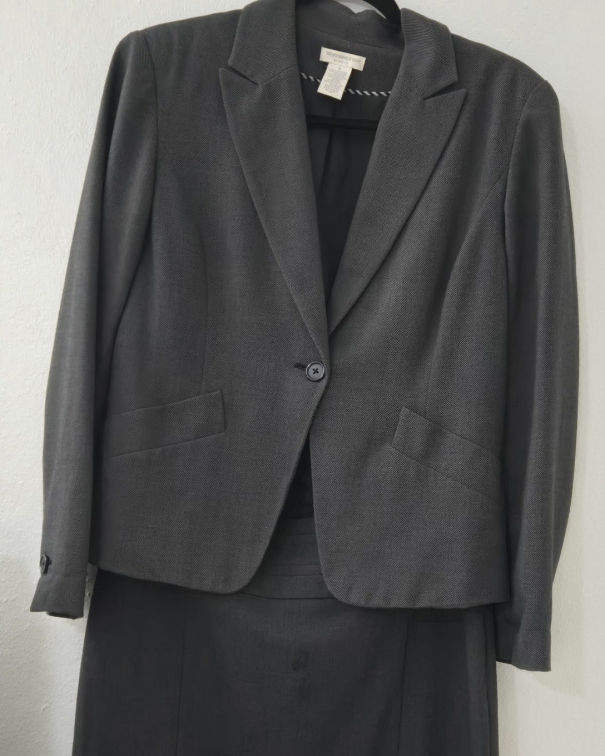 Conjunto de chaqueta y falda