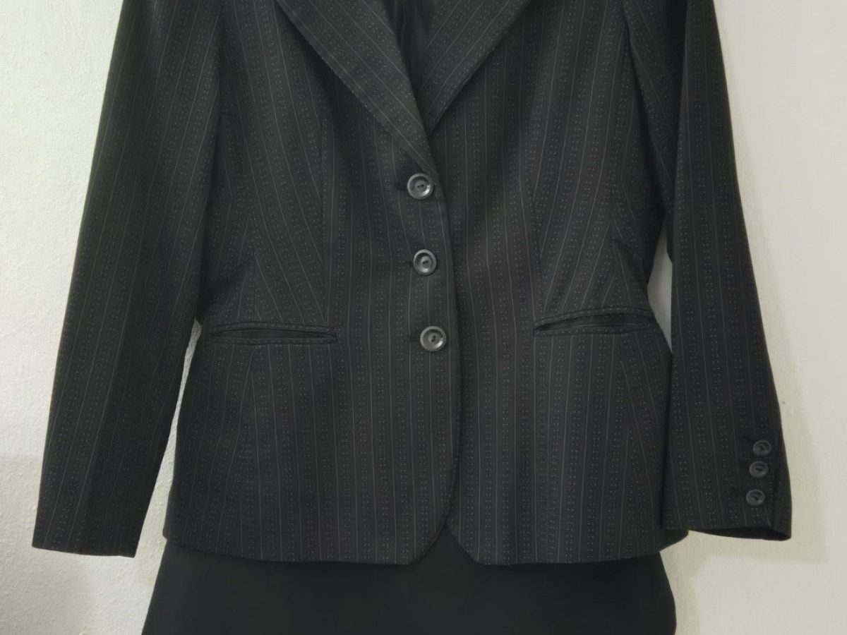 Conjunto de chaqueta y falda