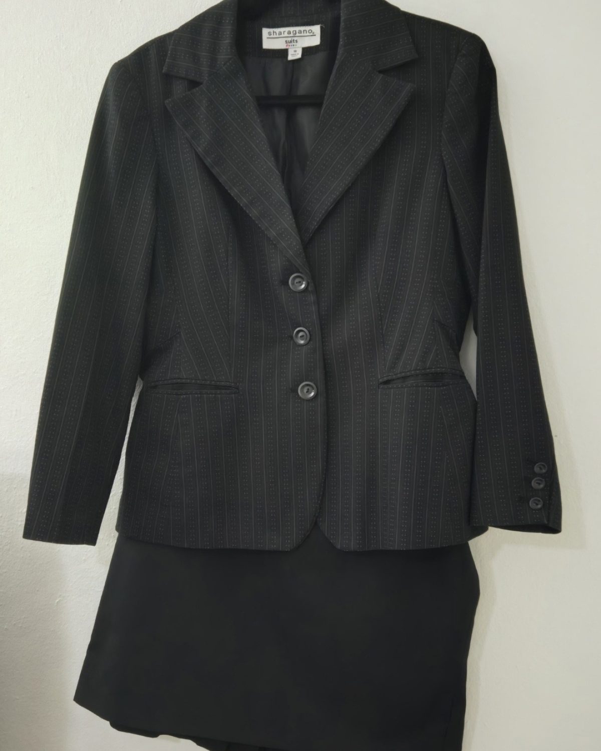 Conjunto de chaqueta y falda