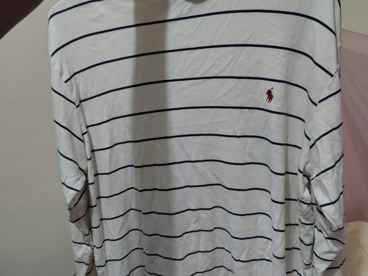 Suéter de cuello alto a rayas de la marca Polo Ralph Lauren.