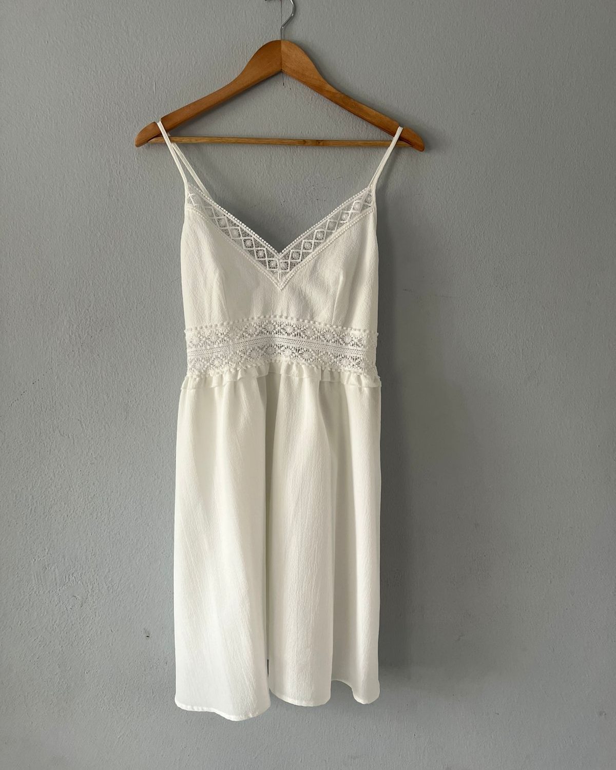 Vestigo blanco corto