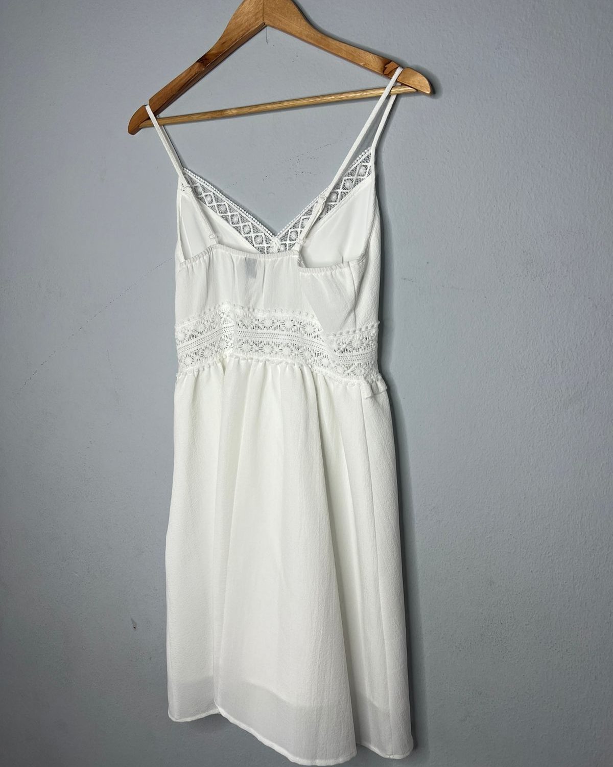 Vestigo blanco corto