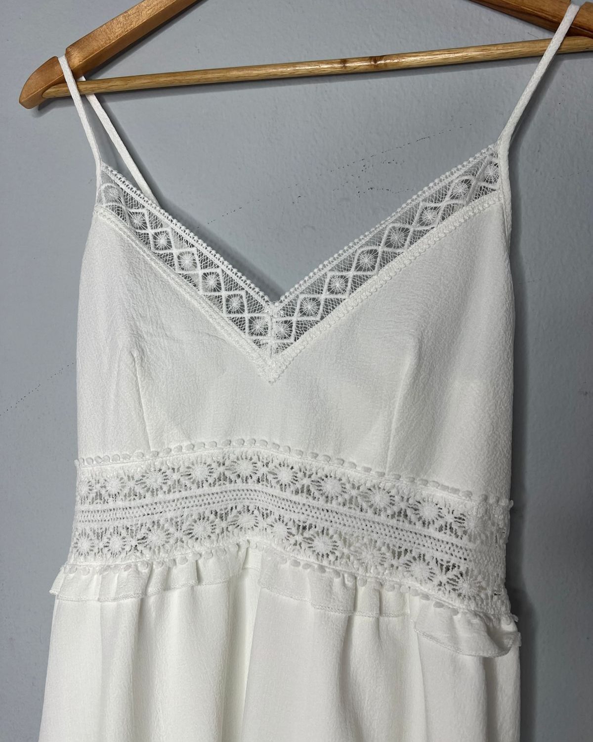 Vestigo blanco corto