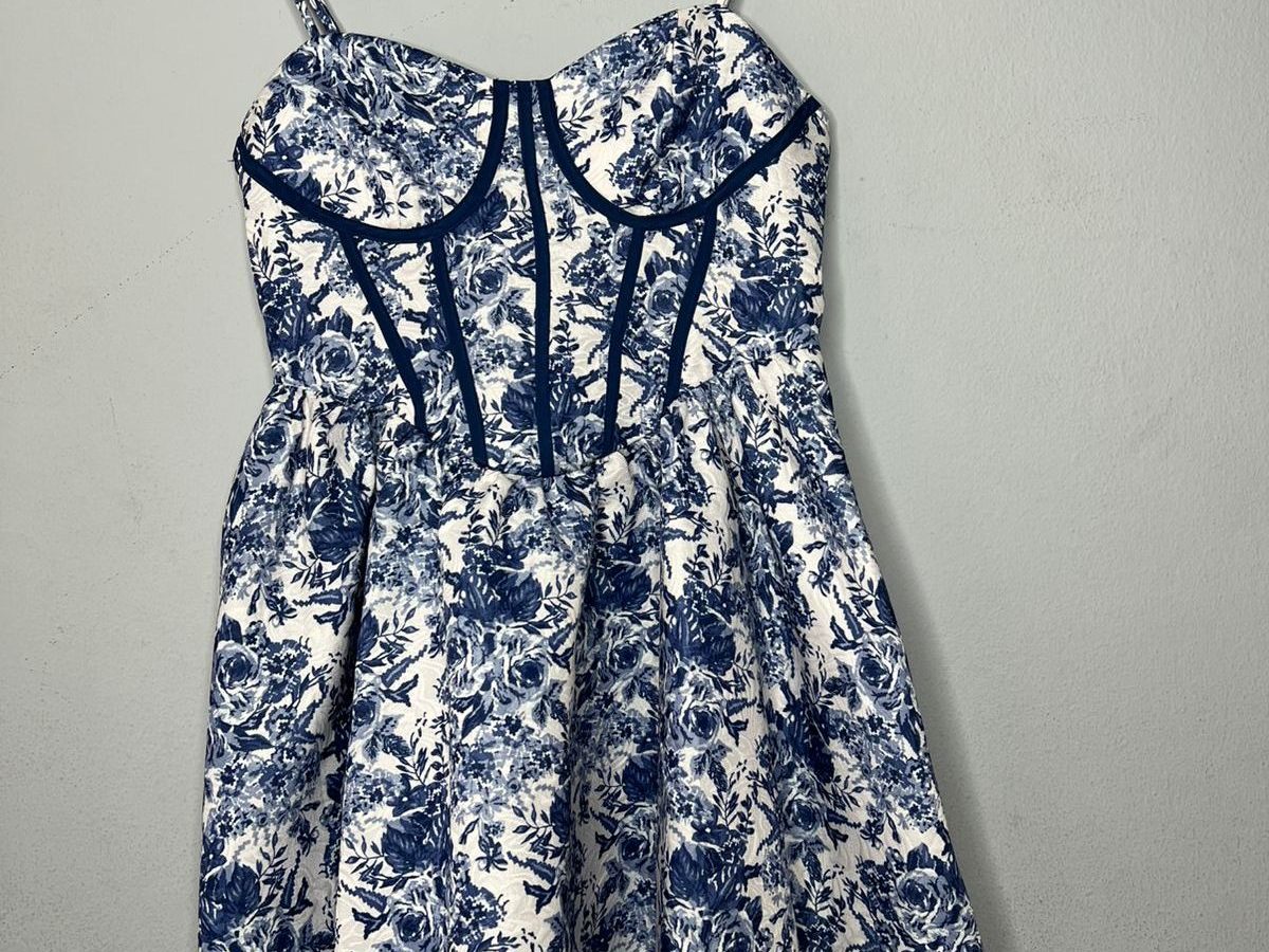 Vestido azul y blanco