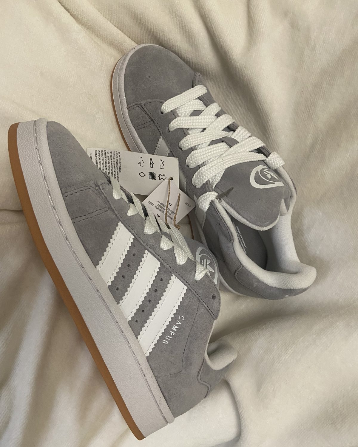TENNIS ADIDAS SIZE-5 1/2