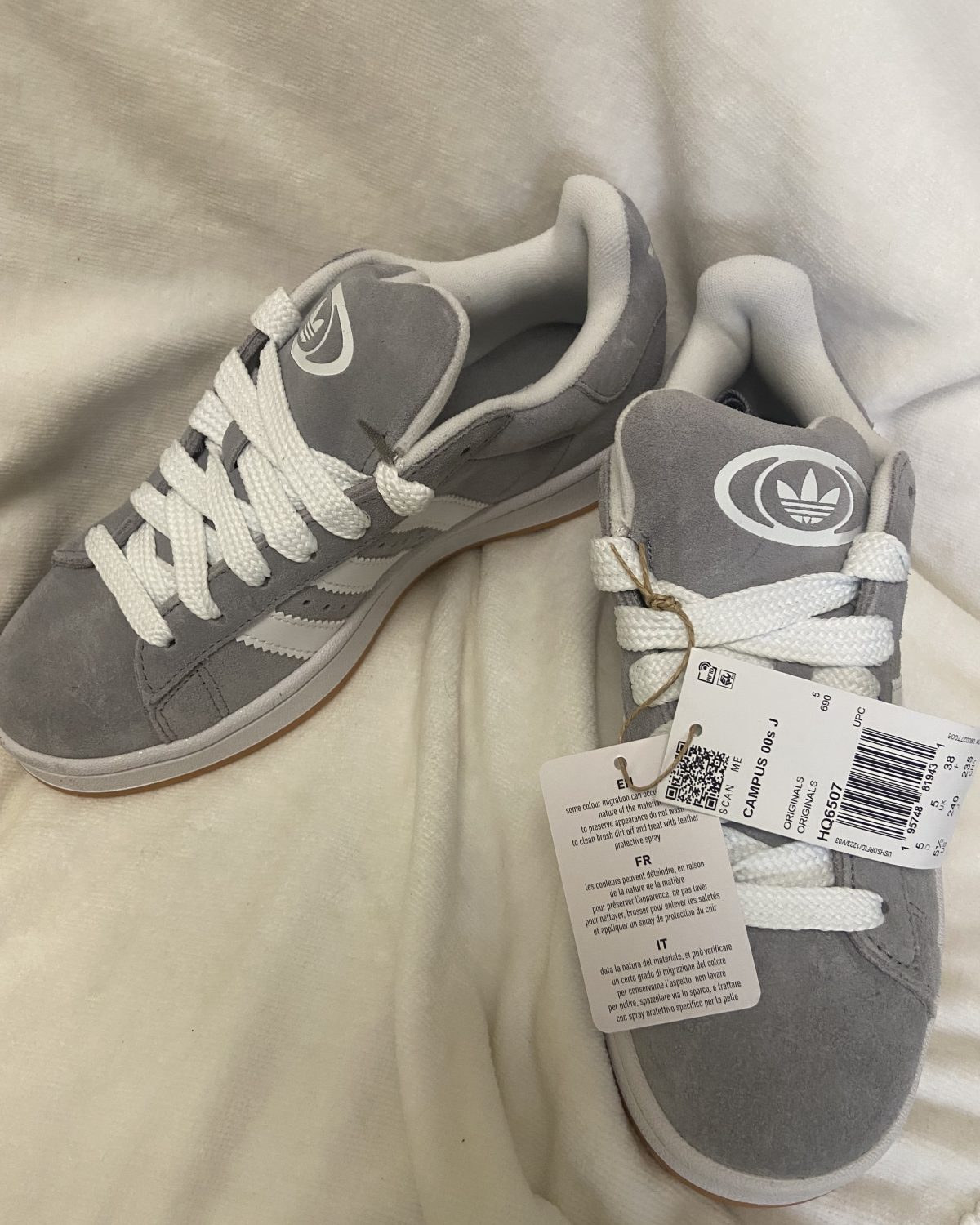 TENNIS ADIDAS SIZE-5 1/2