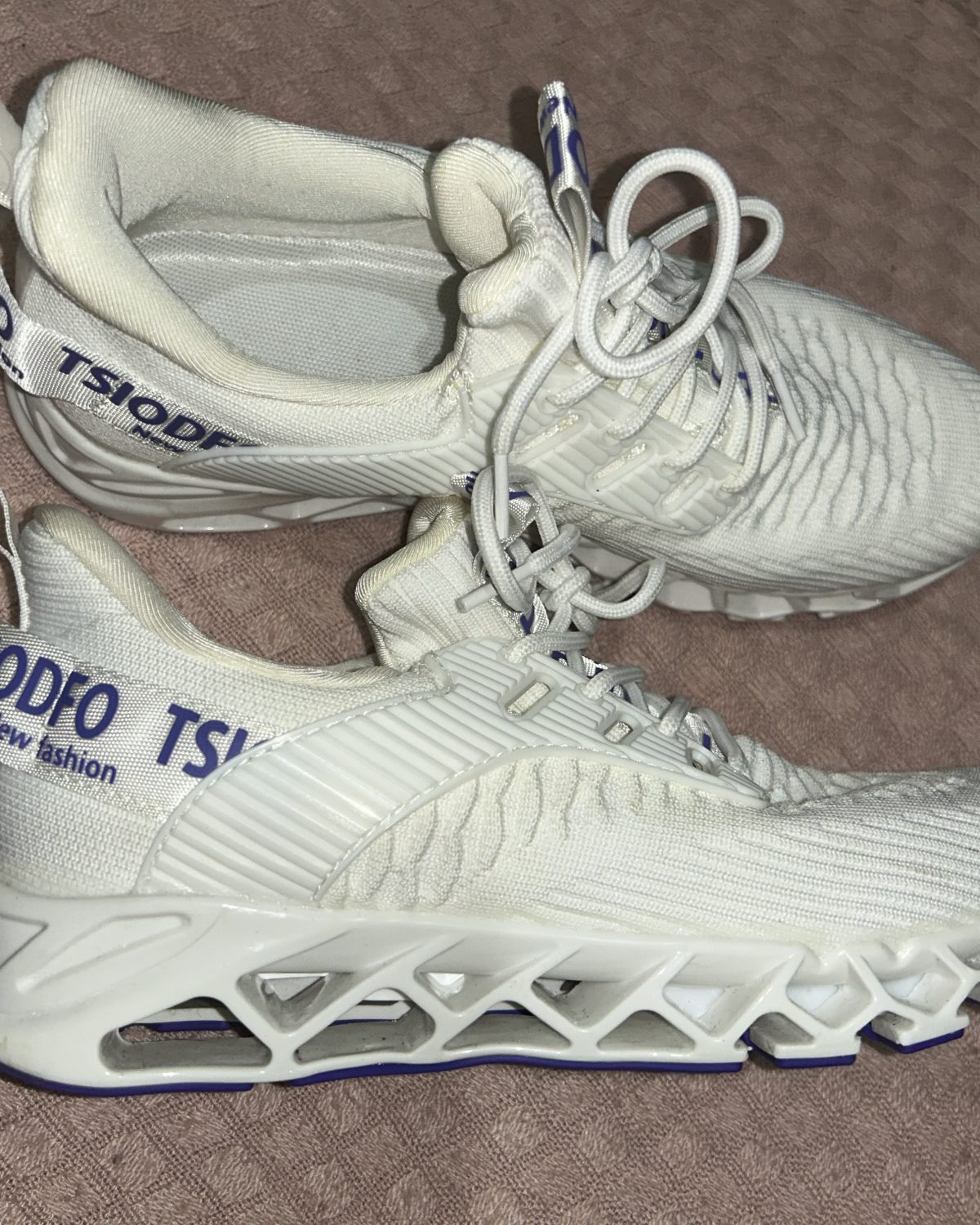 Tenis TSIODFO Semi nuevos