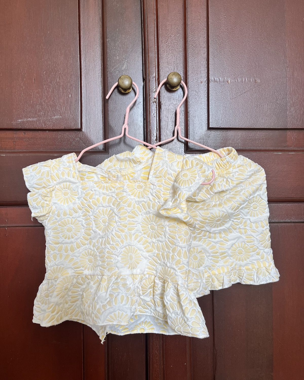 Conjunto amarillo bebé
