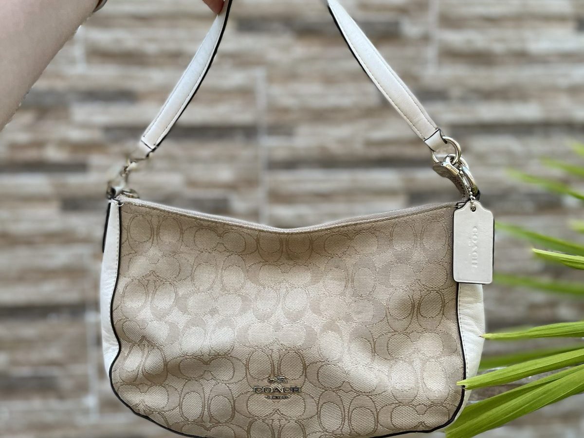 Cartera Coach