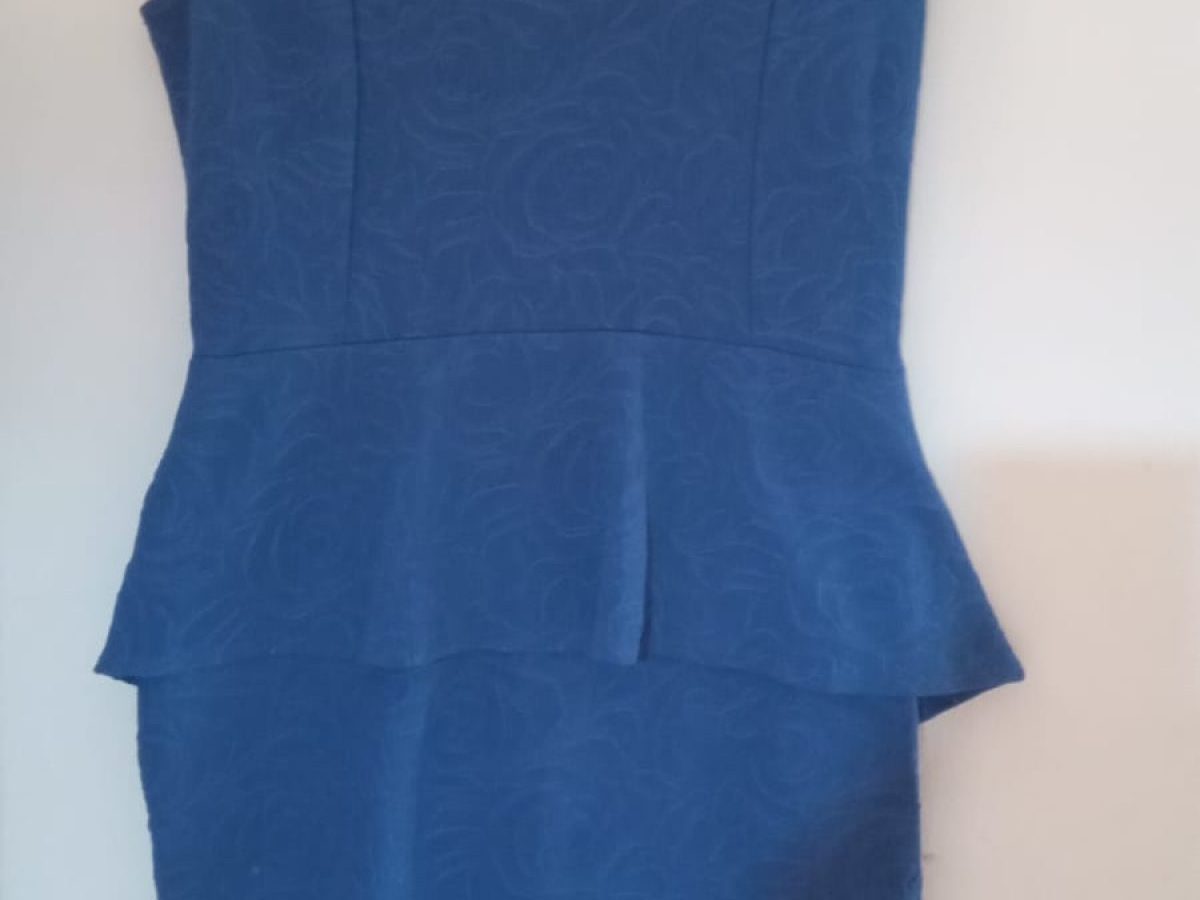 VESTIDO CORTO CON COLLAR