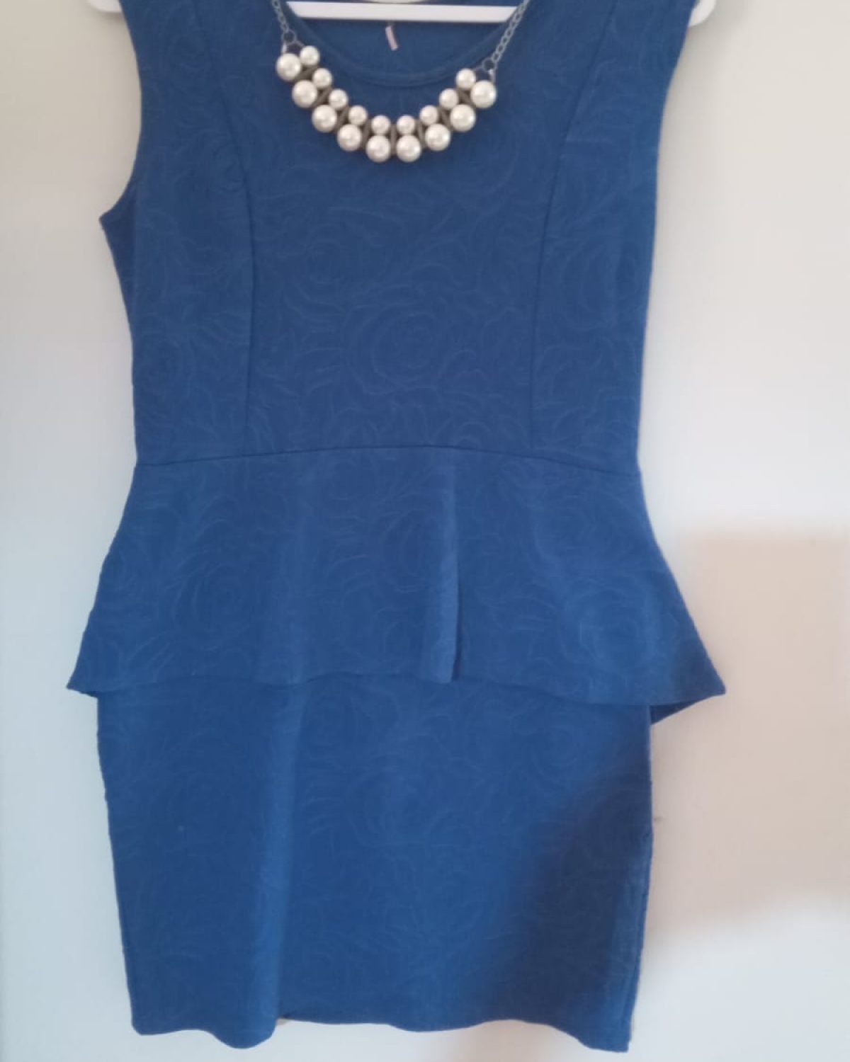 VESTIDO CORTO CON COLLAR