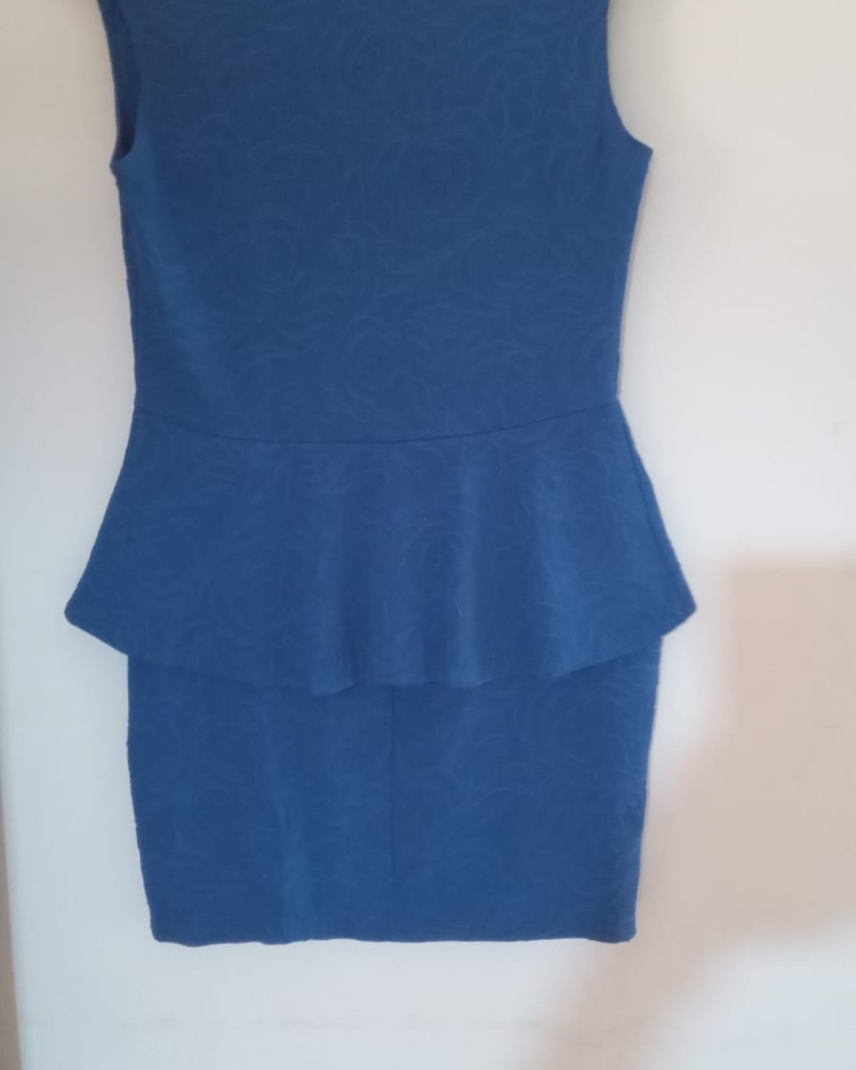 VESTIDO CORTO CON COLLAR