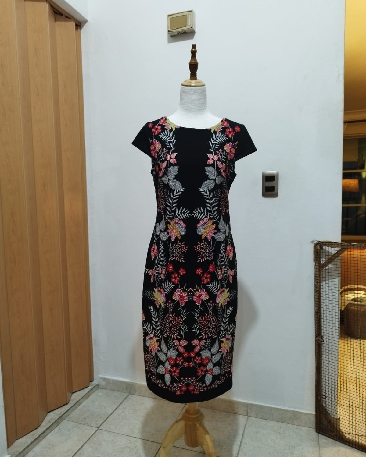 Vestido con detalles bordados