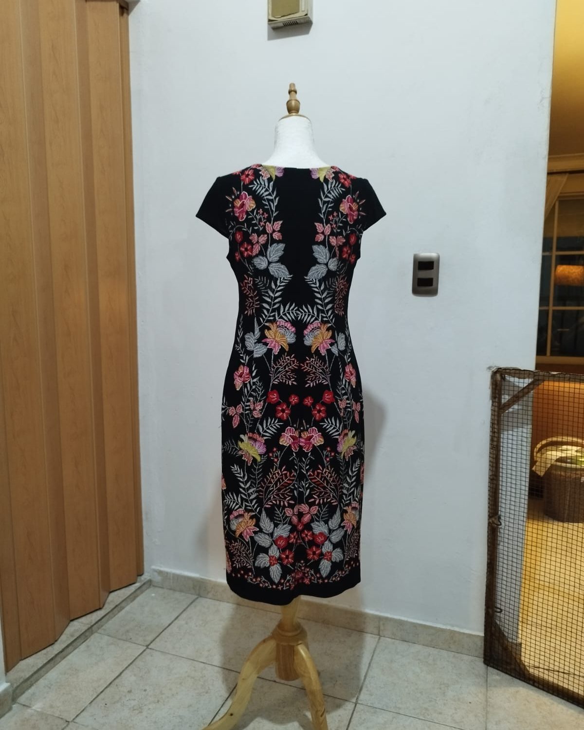Vestido con detalles bordados