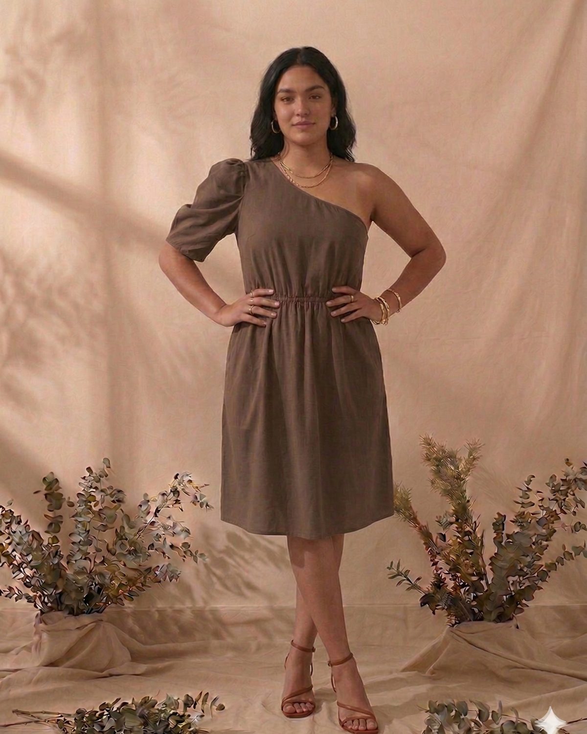 Vestido one shoulder verde olivo