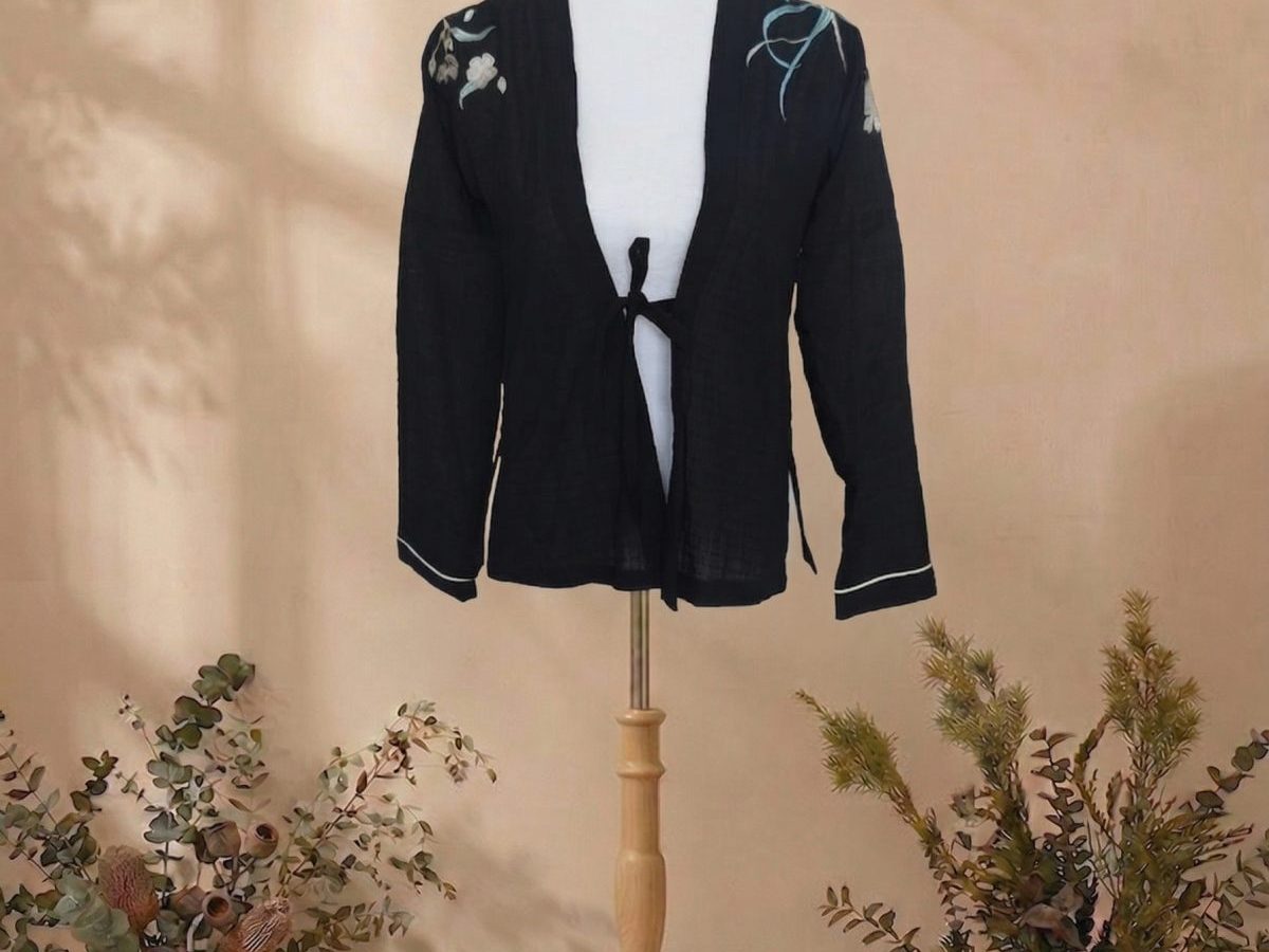 Kimono con detalles bordados