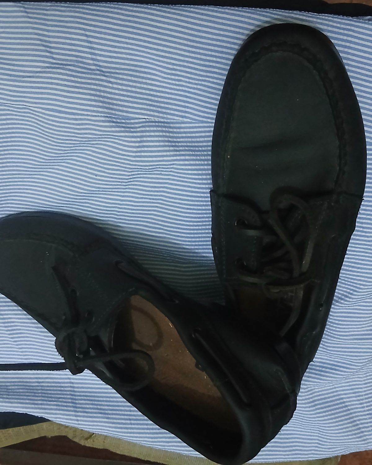 Zapatos de niño de muy buena calidad.