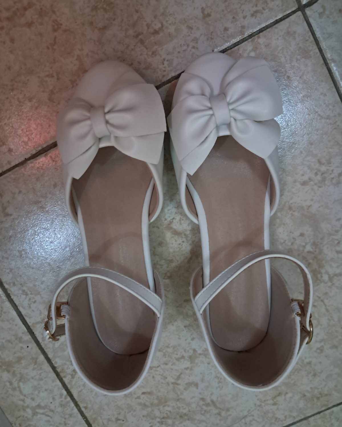 Zapatos casuales para niña Blanco en excelente estado con moño