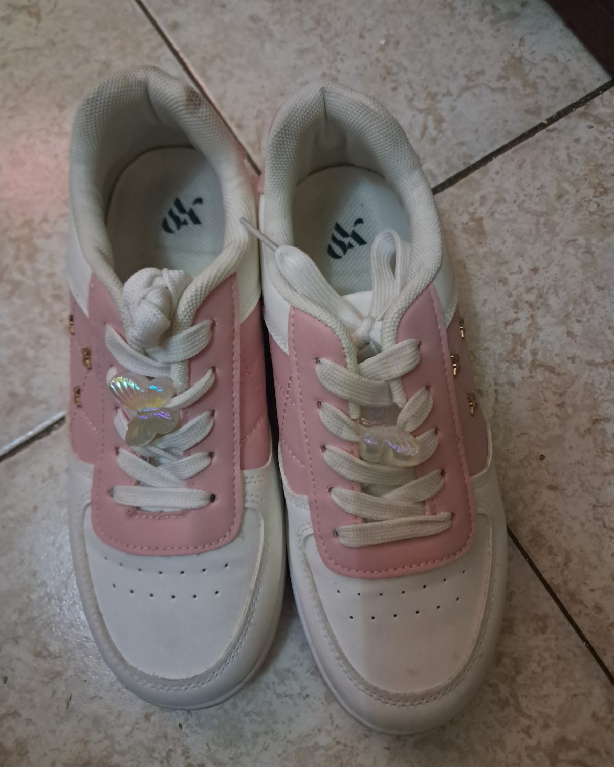Tenis para niña Blanco en buen estado con detalles en rosa
