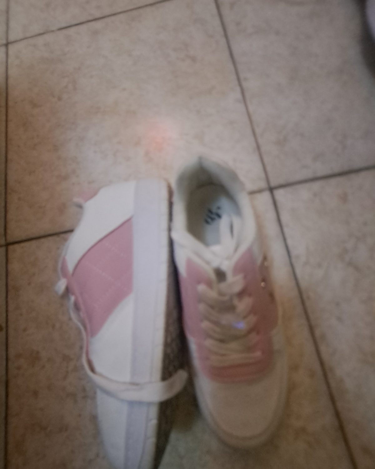 Tenis para niña Blanco en buen estado con detalles en rosa