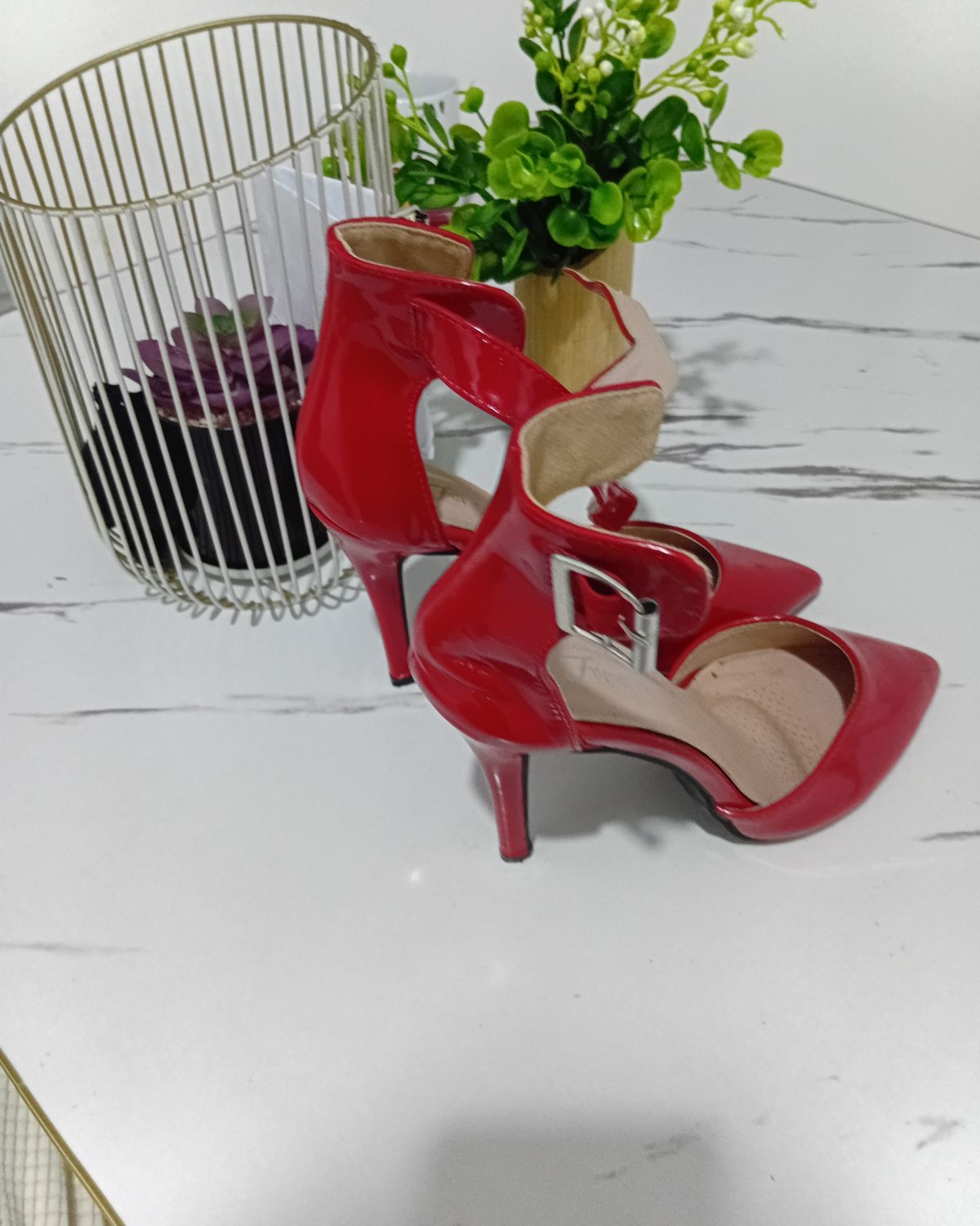 Zapatos en color rojo, execelente para cualquier combinacion