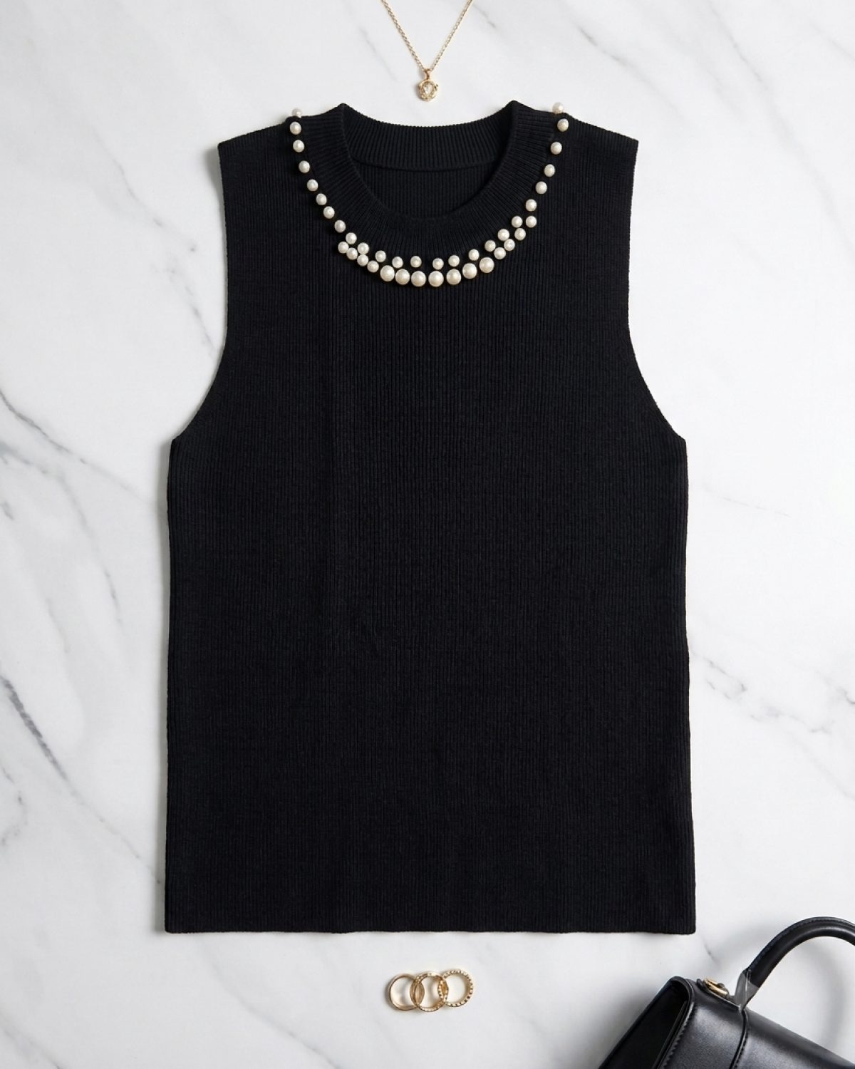 Blusa negra con perlas