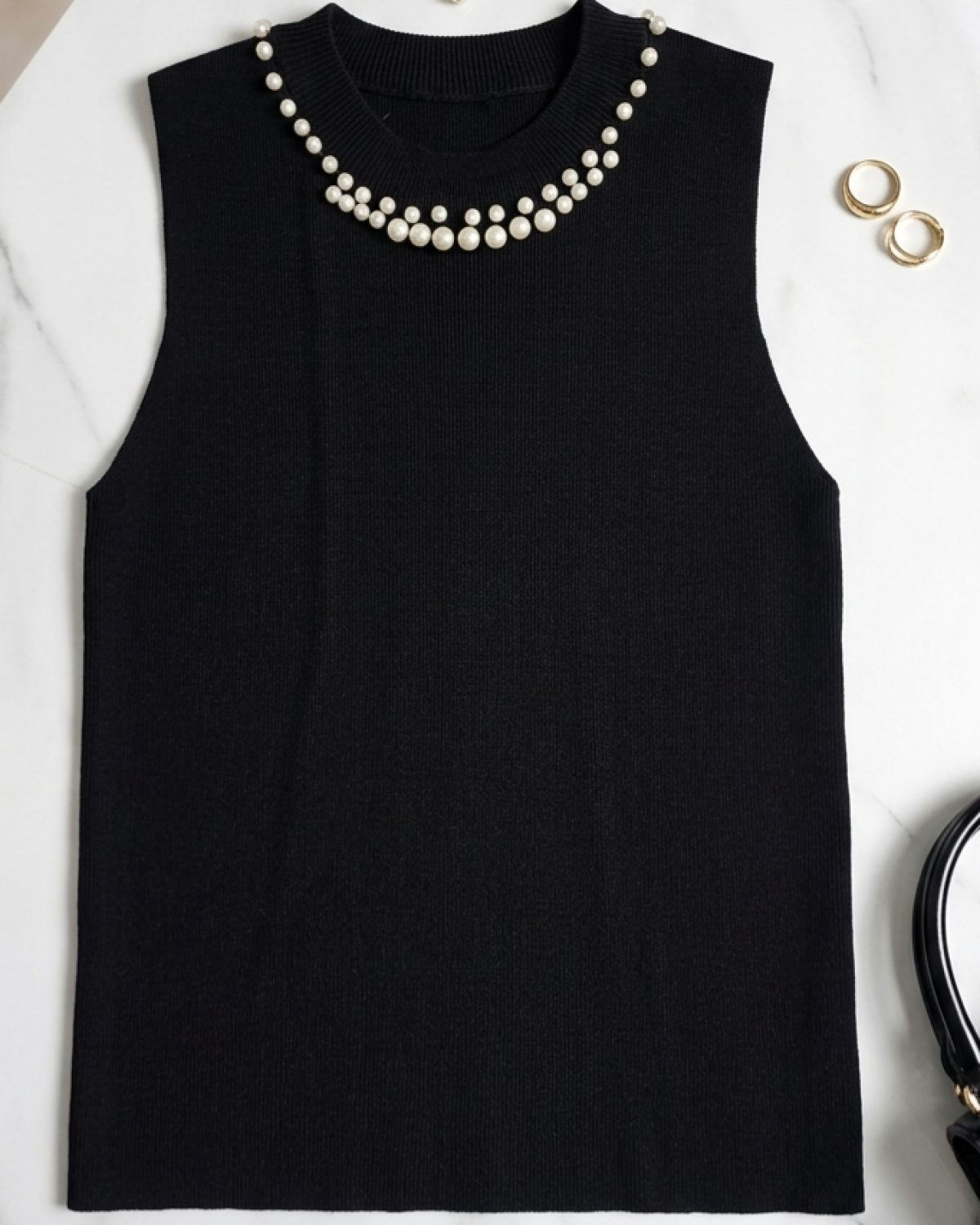 Blusa negra con perlas