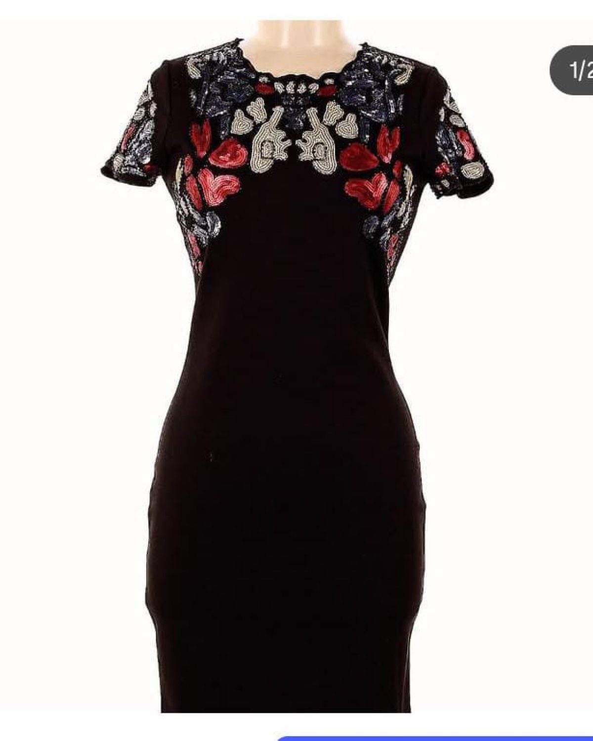 Vestido de mujer negro con bordado colorido en excelente estado