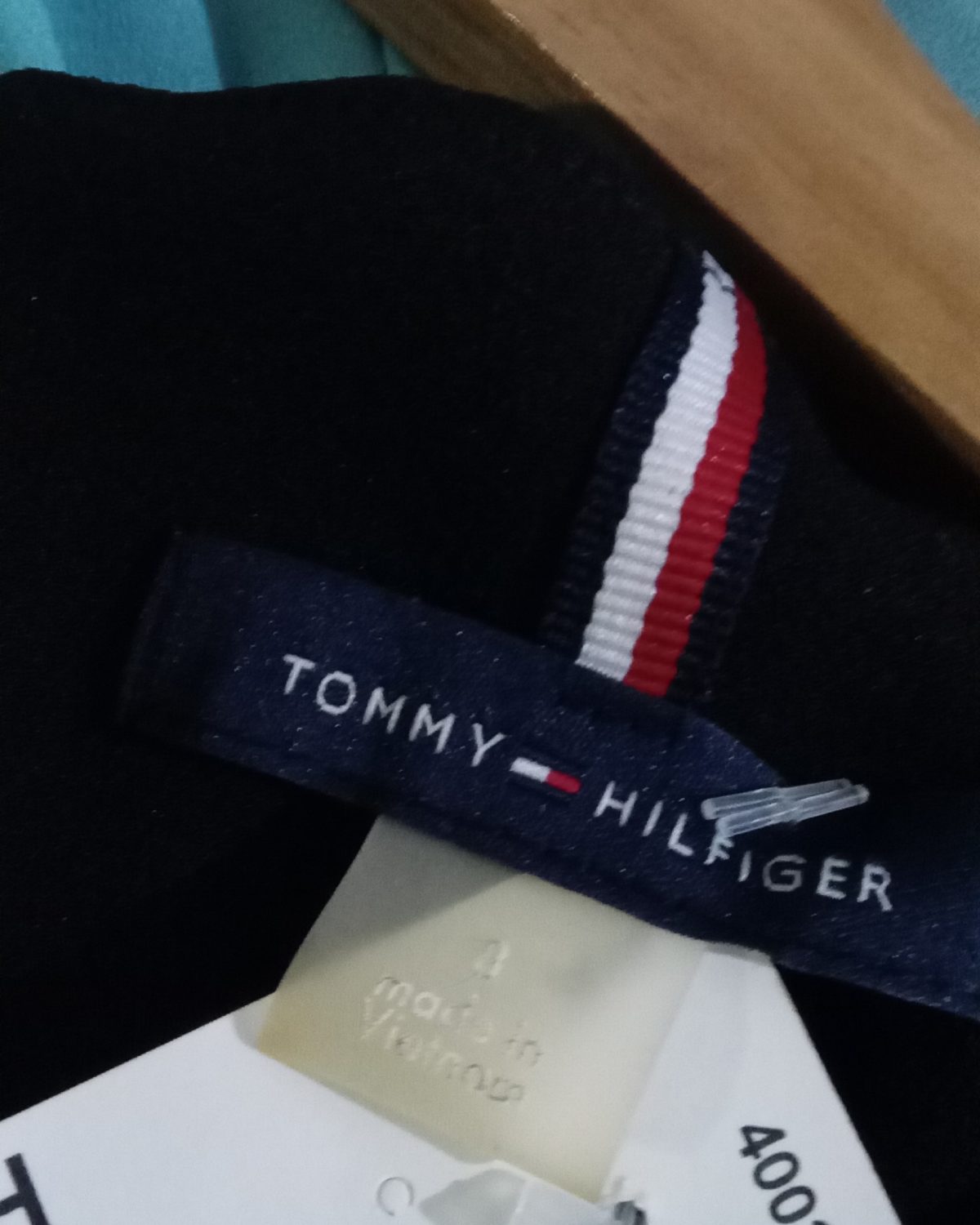 Vestido negro de rayón con hombros descubiertos para mujer