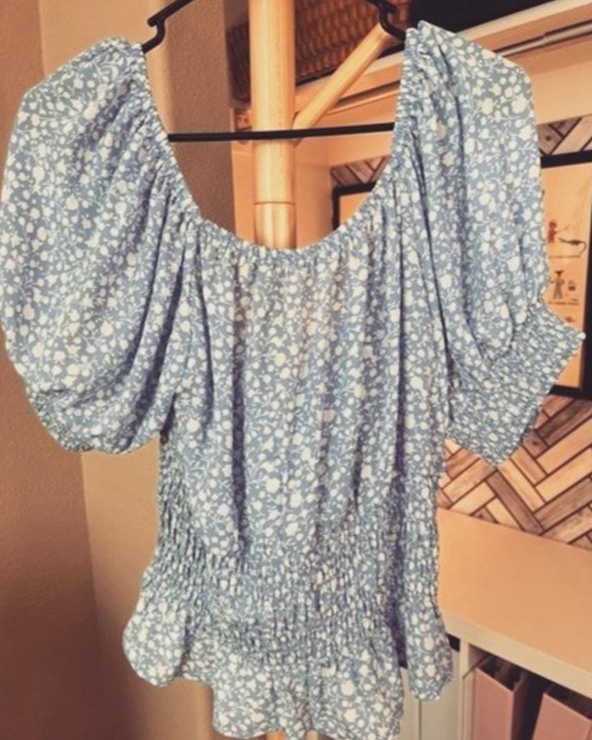 Blusa de mujer nueva con estampado floral en morado