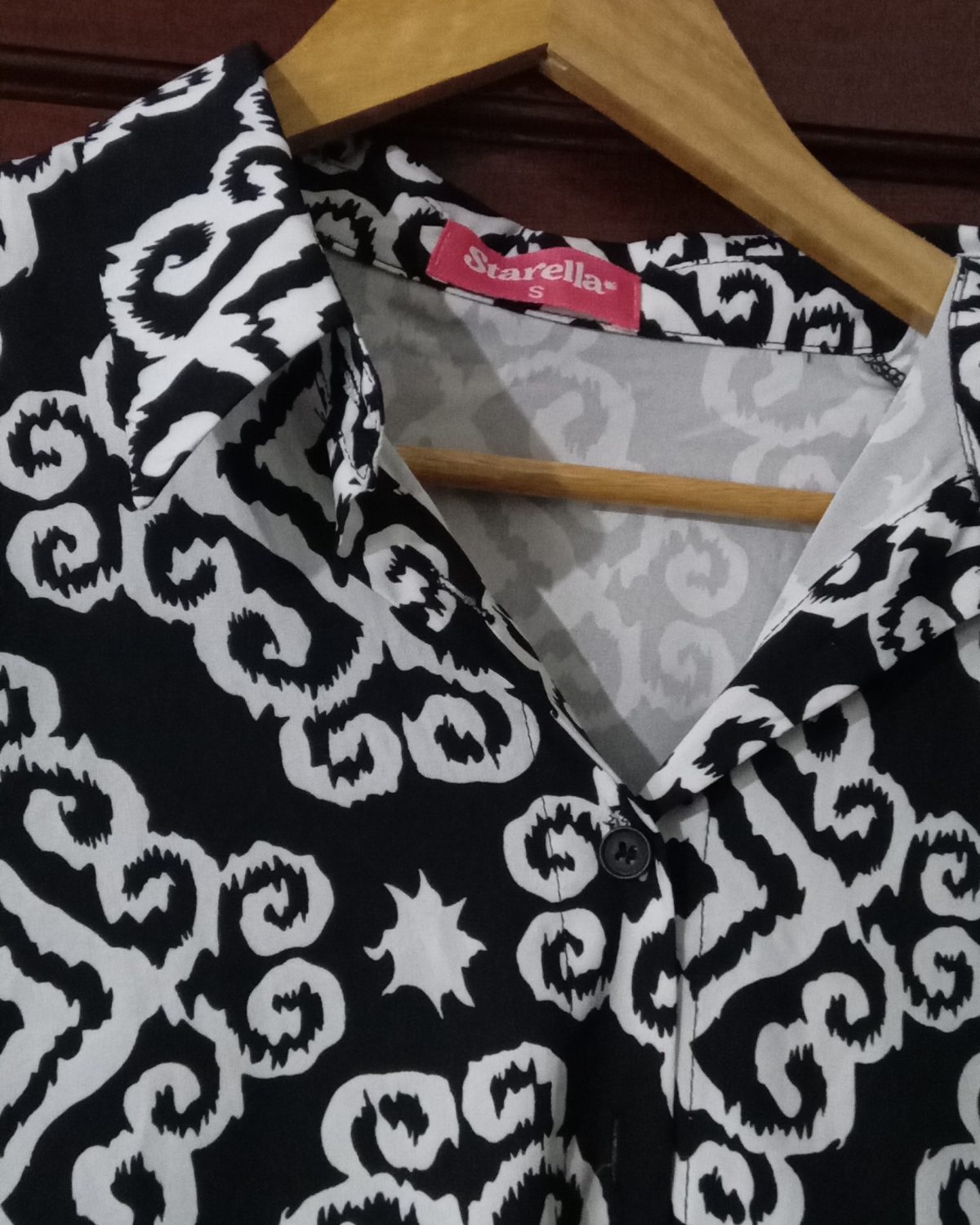 Enterizo de mujer en negro con estampado blanco