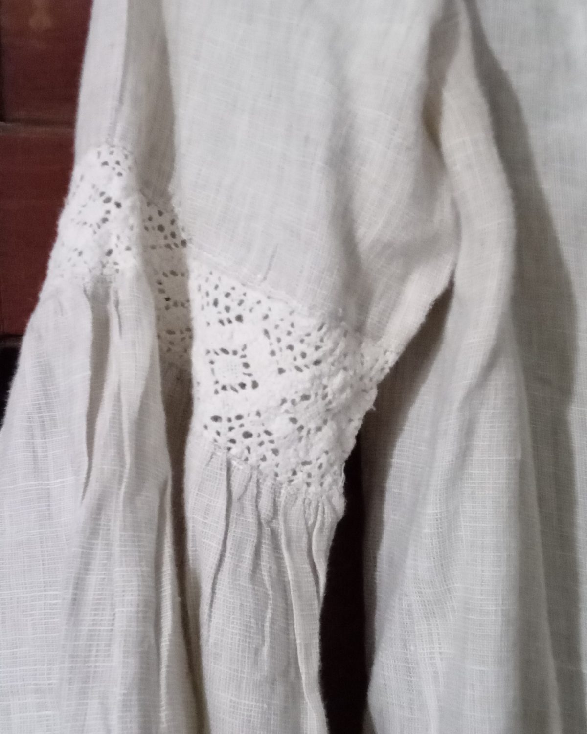 Blusa de lino crema con detalles Gris Y Marron en encaje para mujer