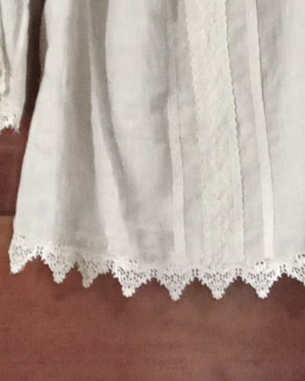 Blusa de lino crema con detalles Gris Y Marron en encaje para mujer