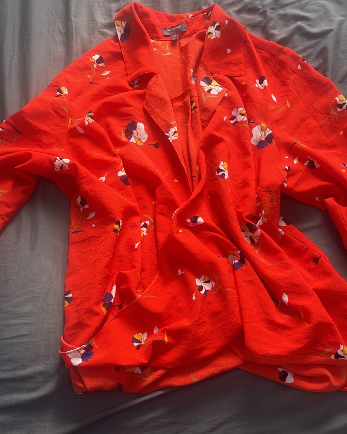 Blusa nueva XL de mujer en color naranja con flores