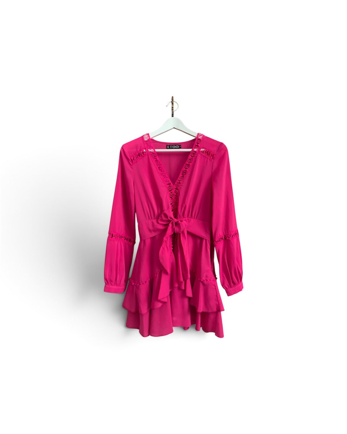 Vestido corto de mujer en tono rosado con volantes