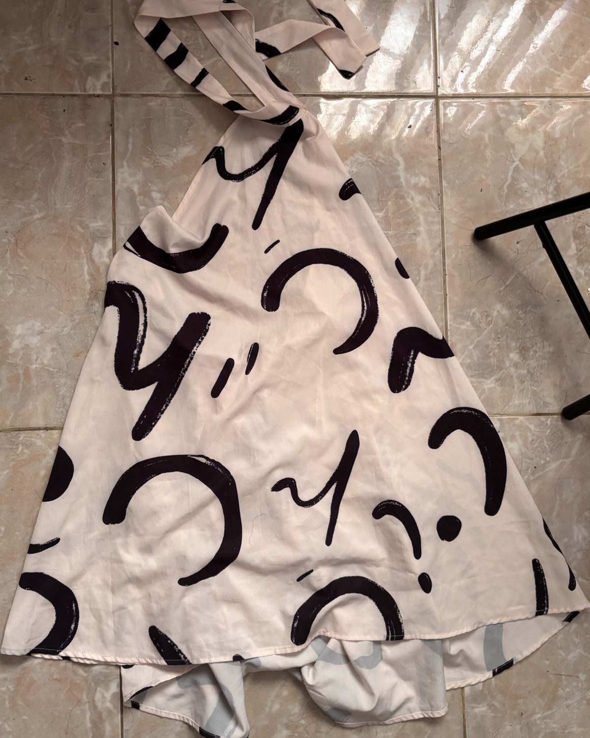 Vestido de mujer blanco con estampado gráfico