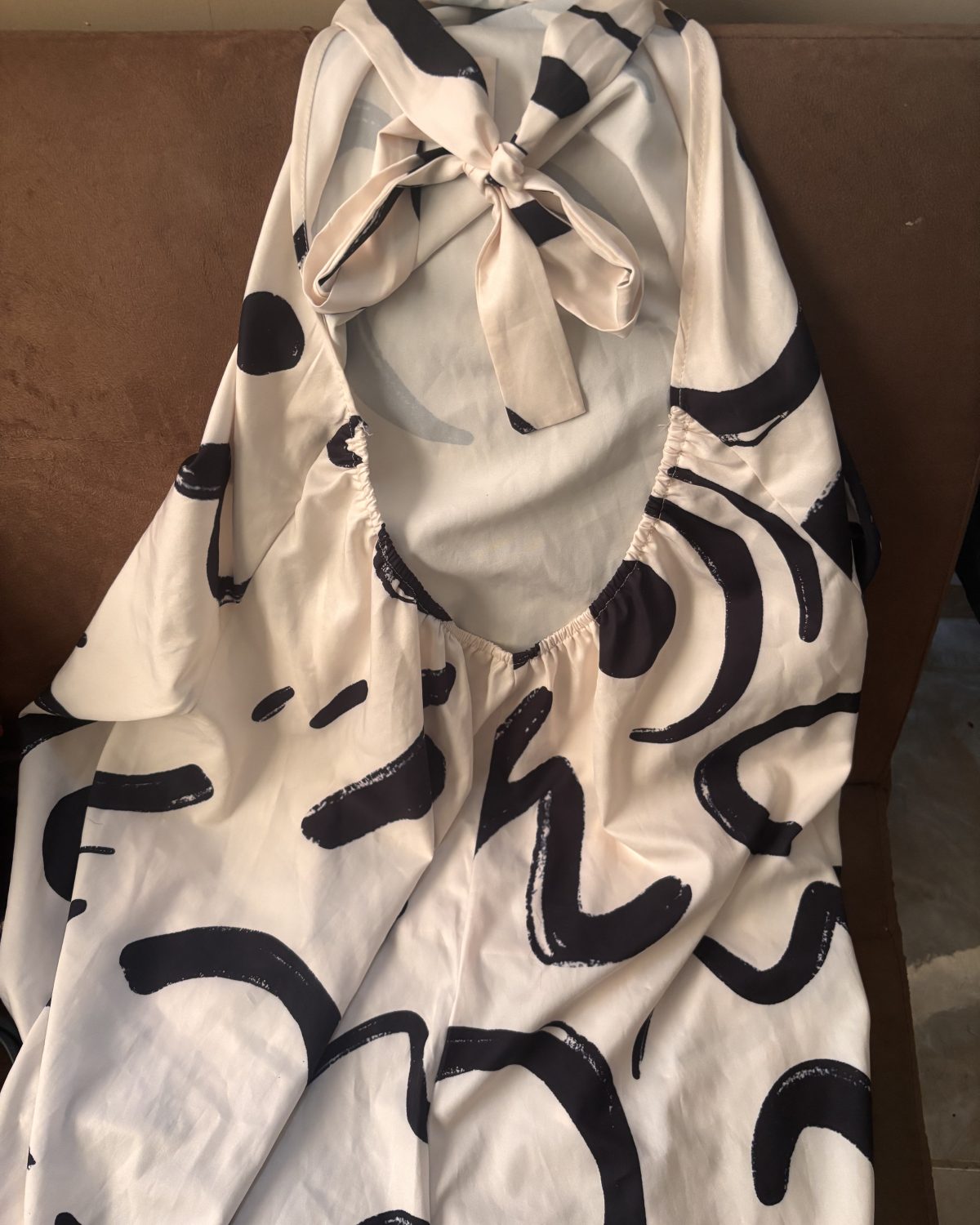 Vestido de mujer blanco con estampado gráfico