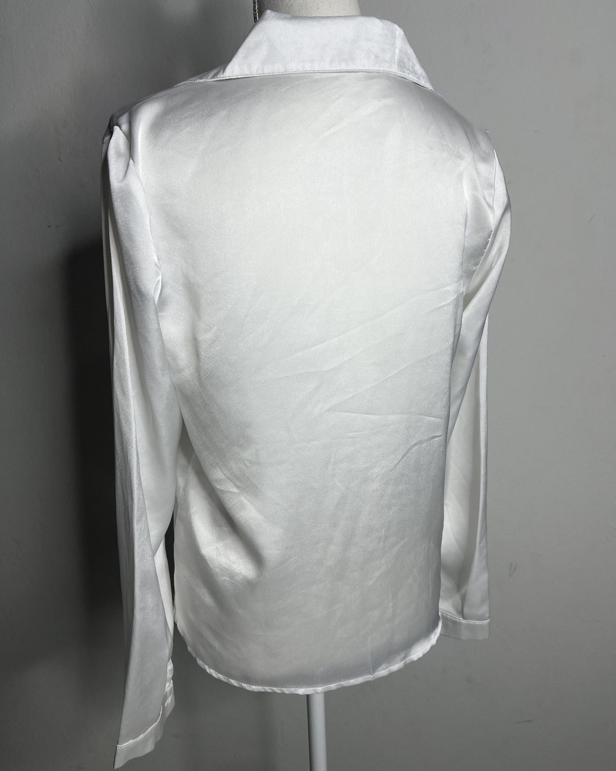 Camisa satinada blanca