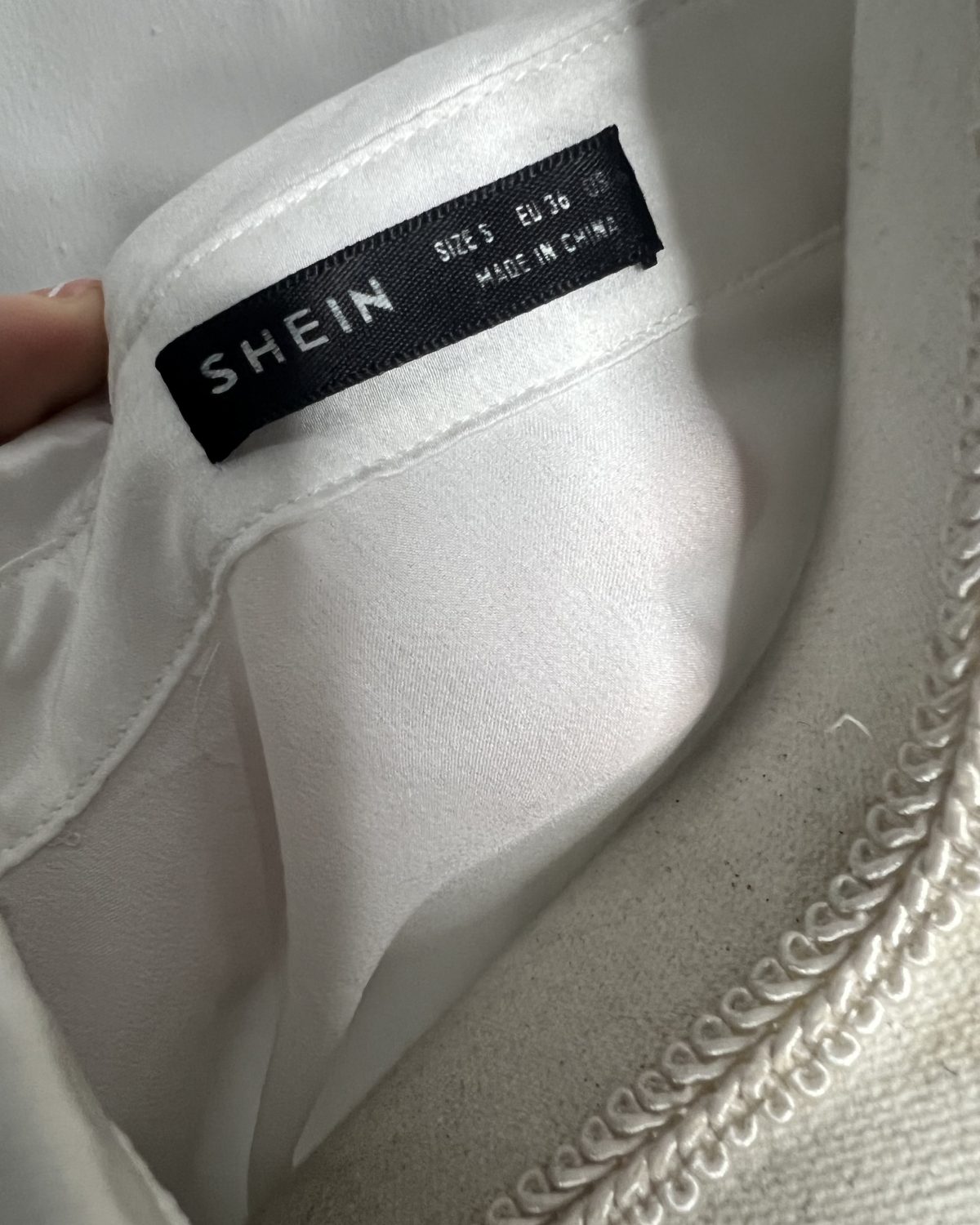 Camisa satinada blanca