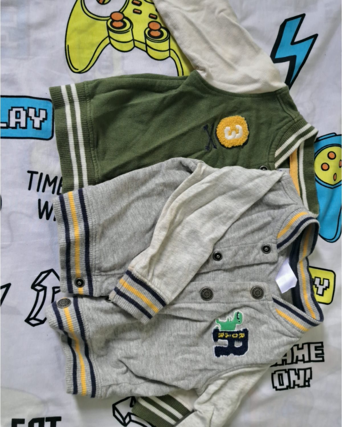 Lote de ropa de niño