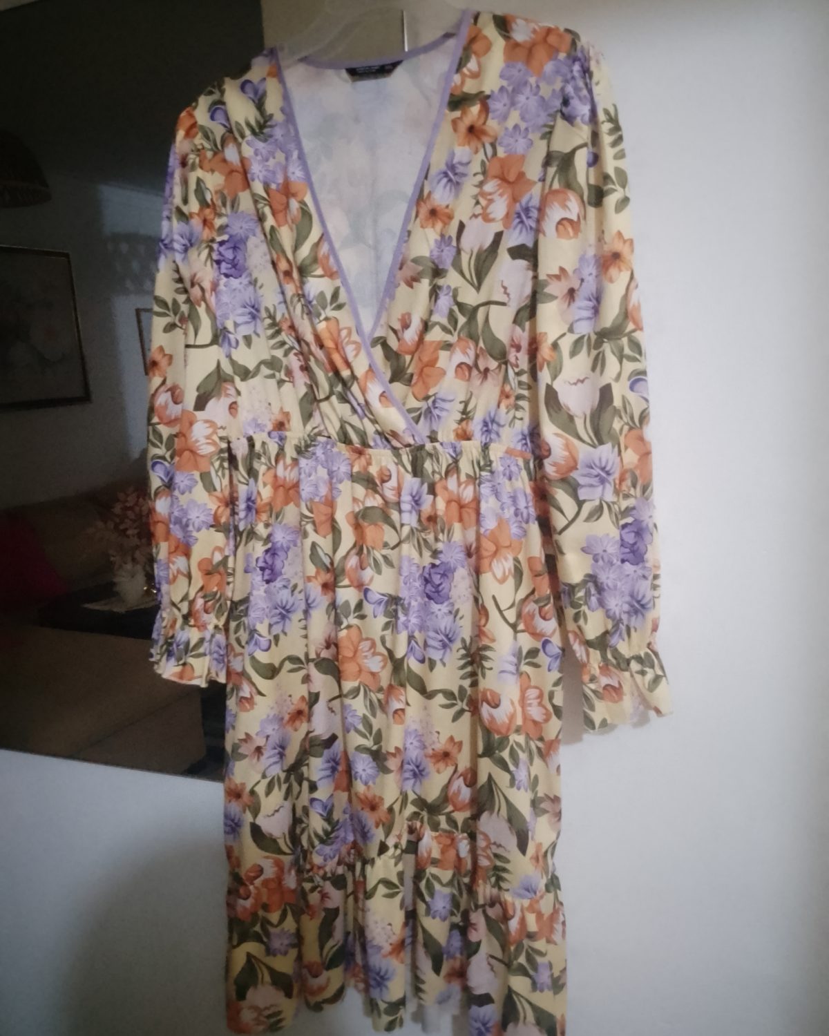 Vestido SHEIN Curve XL con estampado floral  en tonos cálidos