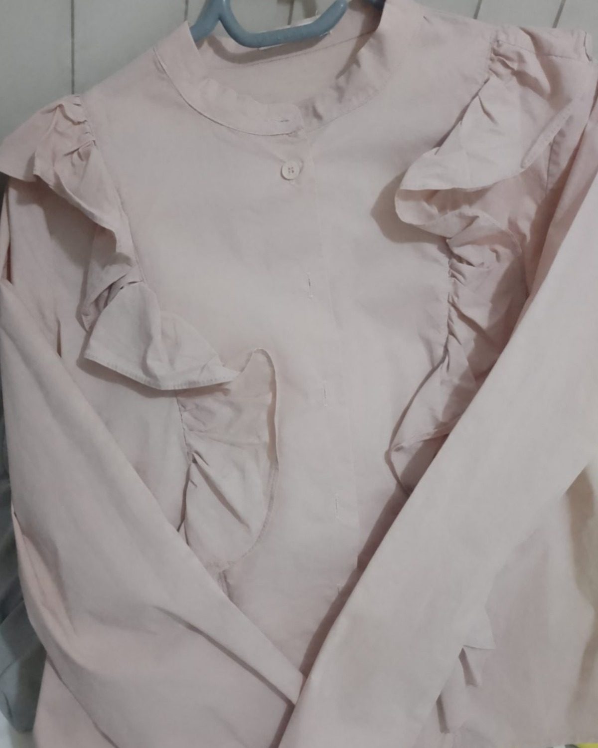 Camisa de satén rosa viejo con volantes para mujer Rosado Claro