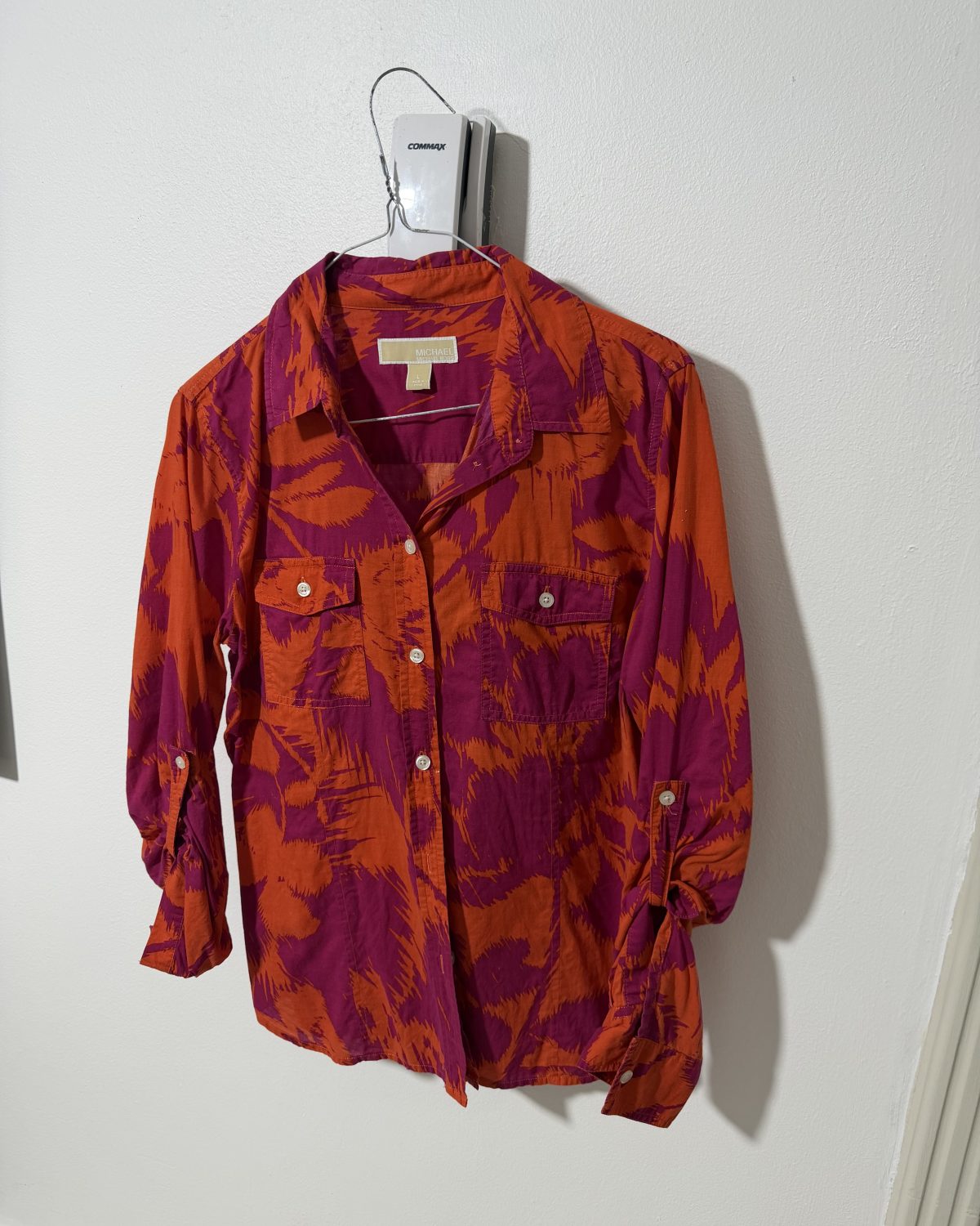 Camisa de mujer Michael Kors en multicolor con estampado vibrante