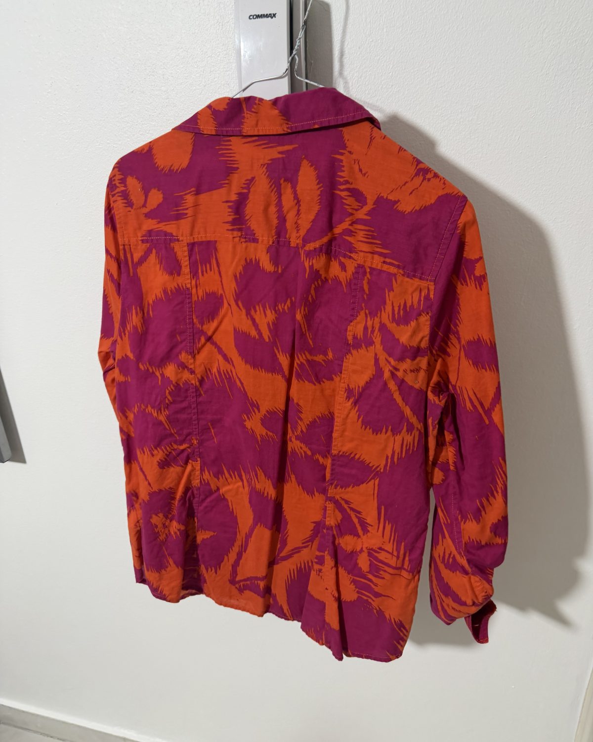 Camisa de mujer Michael Kors en multicolor con estampado vibrante