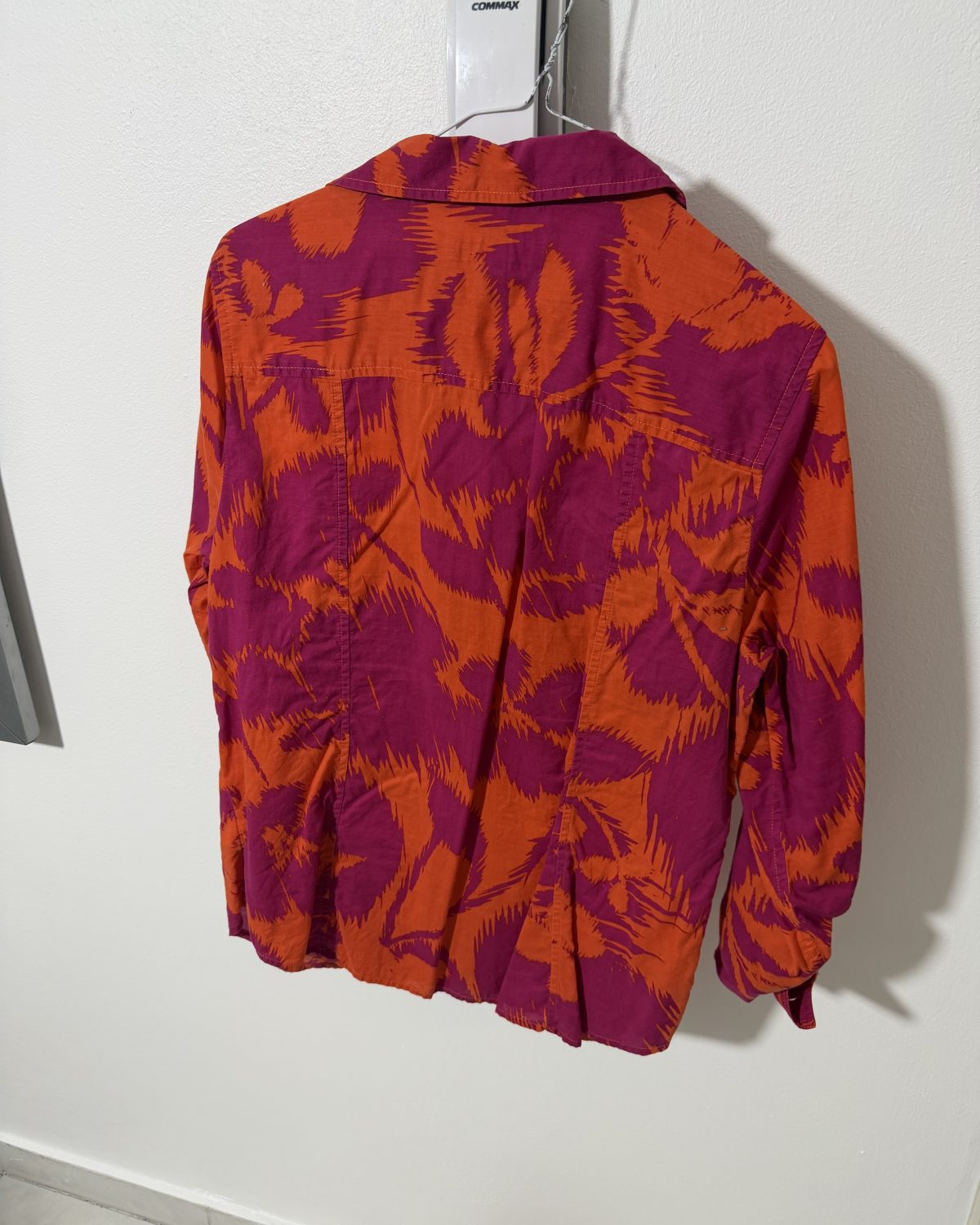 Camisa de mujer Michael Kors en multicolor con estampado vibrante
