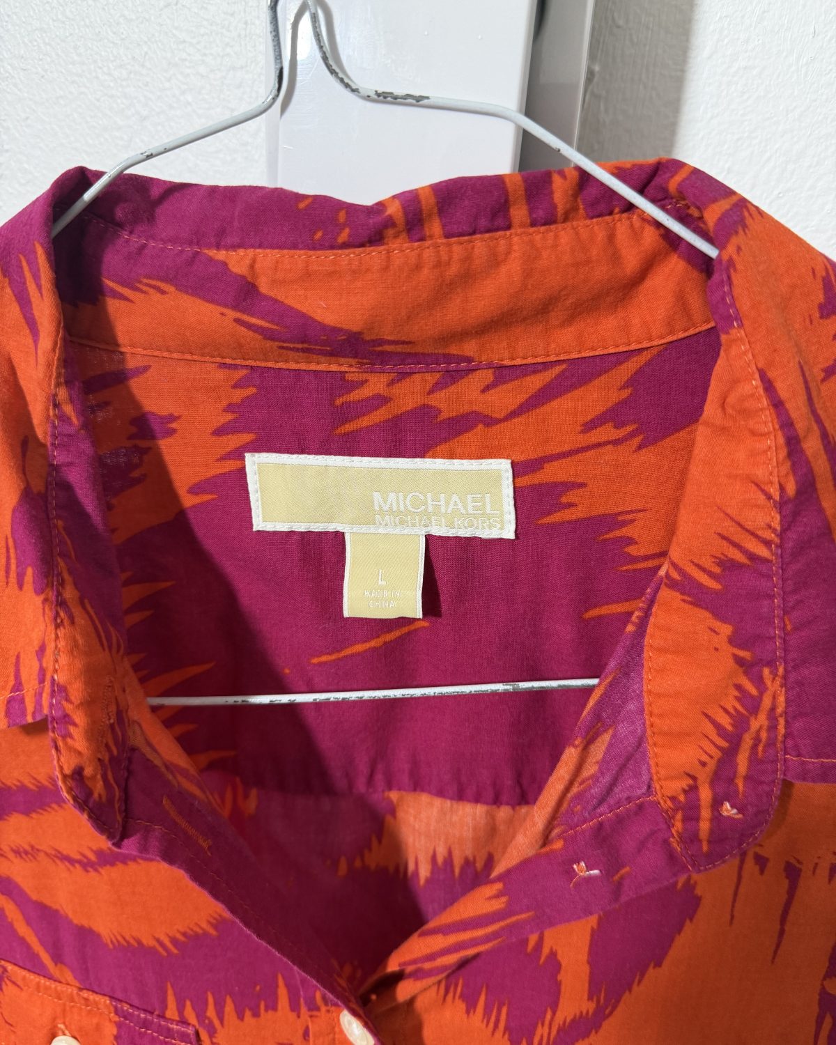 Camisa de mujer Michael Kors en multicolor con estampado vibrante